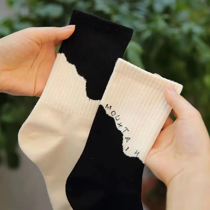 4 Pairs Of Fashionable, Soft, And Versatile Socks For Men And Women