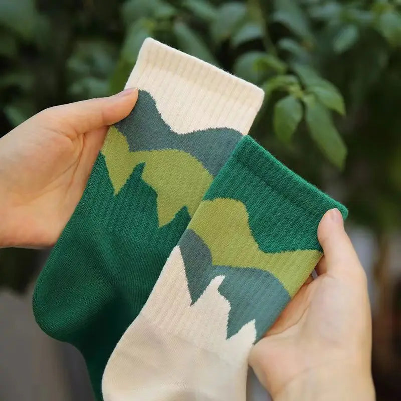 4 Pairs Of Fashionable, Soft, And Versatile Socks For Men And Women
