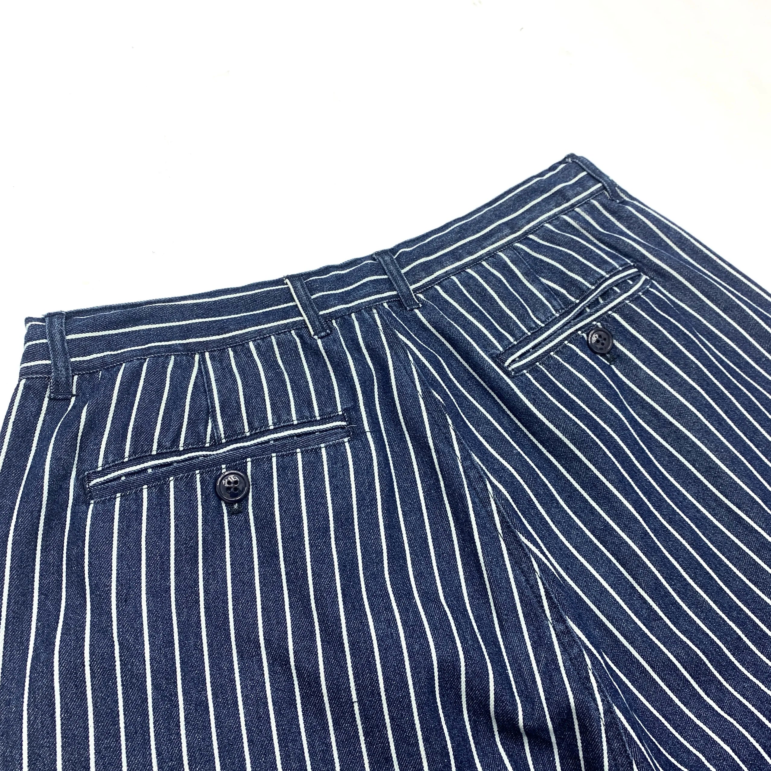 Striped slacks Loose straight