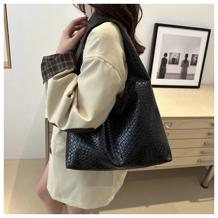Minimalist Retro Hobo Bag for Women