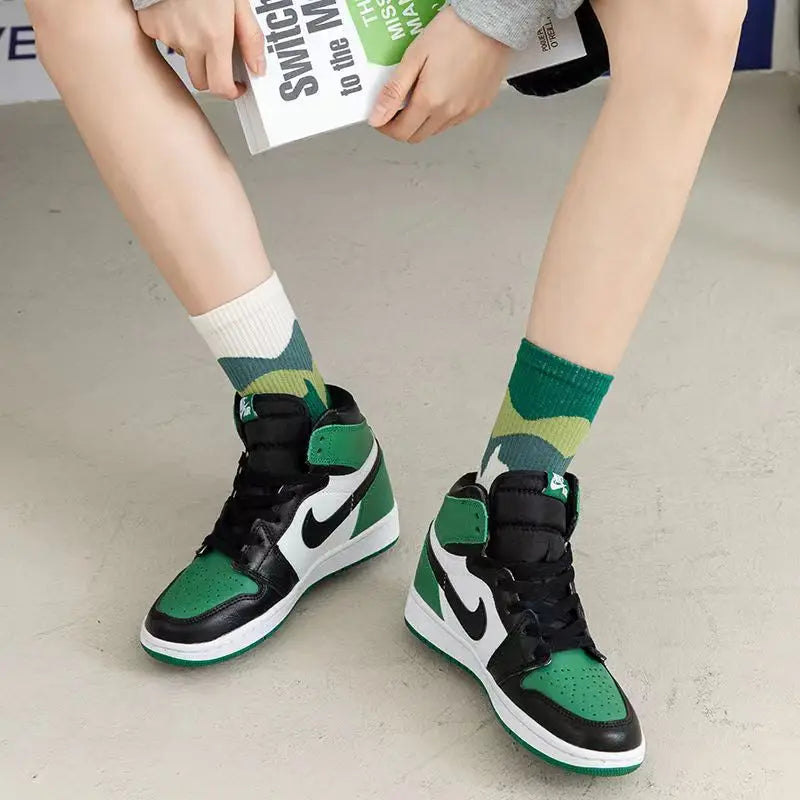 4 Pairs Of Fashionable, Soft, And Versatile Socks For Men And Women