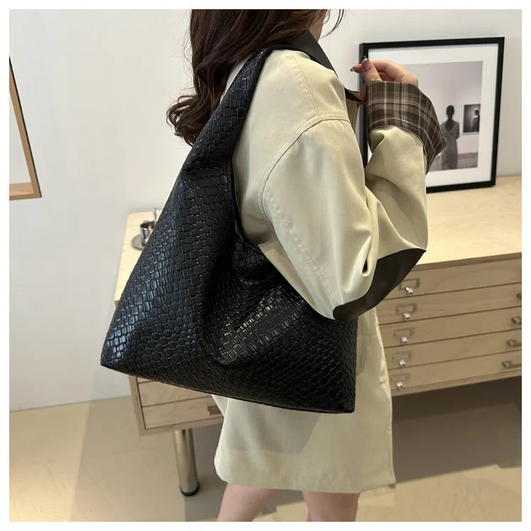 Minimalist Retro Hobo Bag for Women